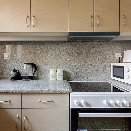 Bright And Spacious 2-Bedrooms Apartment In Афины Экстерьер фото