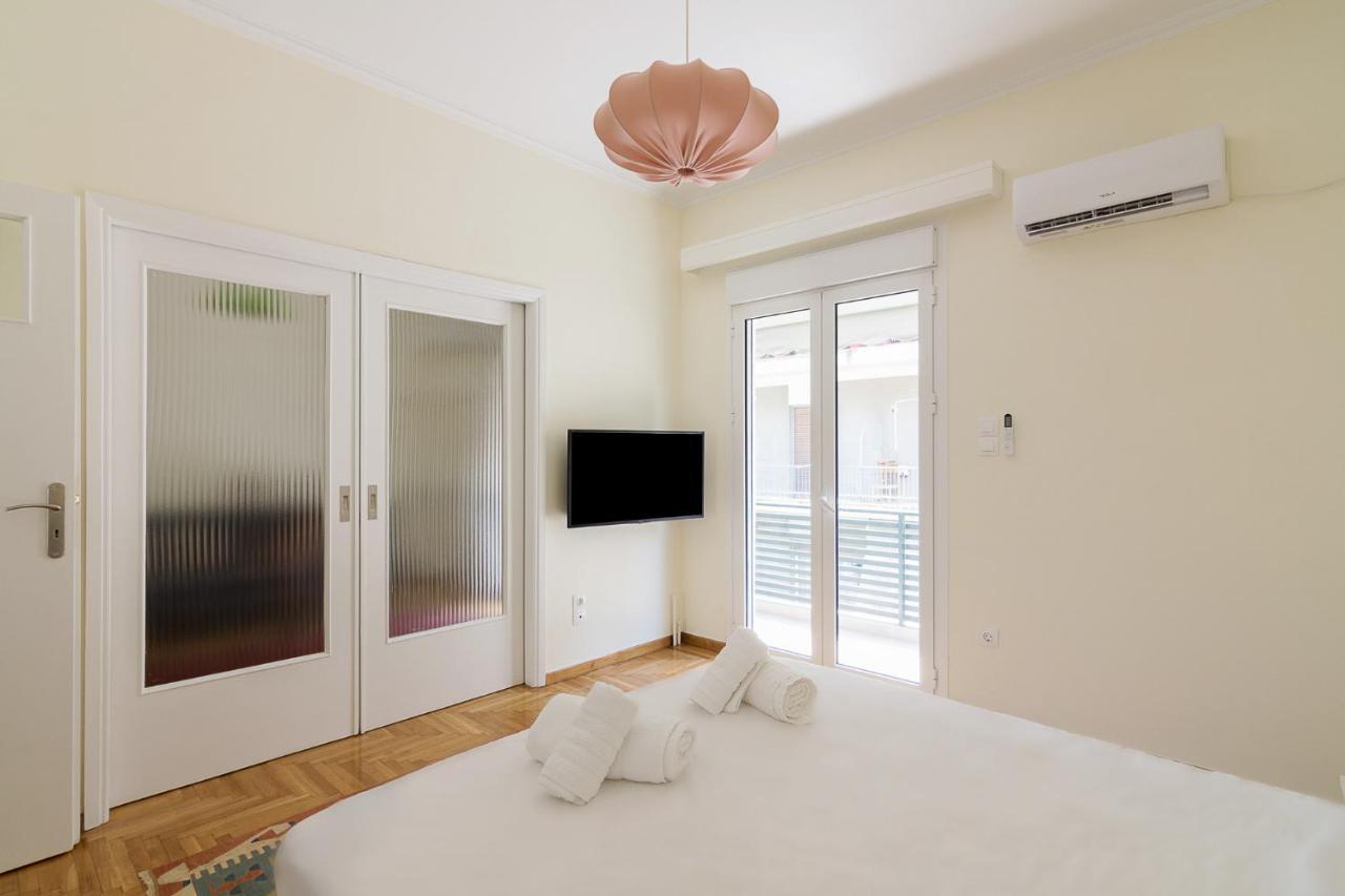 Bright And Spacious 2-Bedrooms Apartment In Афины Экстерьер фото
